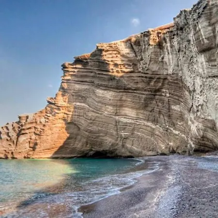 Summer House In Santorini Foinikiá