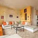 בית נופש Summer House In Santorini