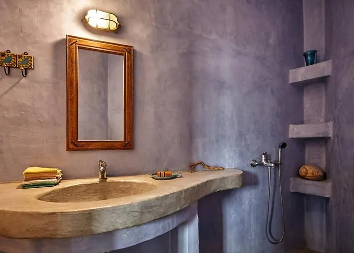 Summer House In Santorini Finikiá